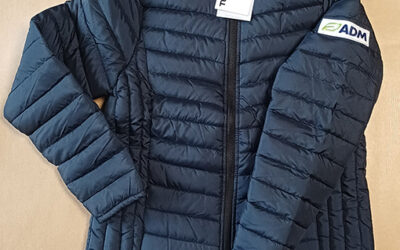 kurtka puchowa z logo ADM